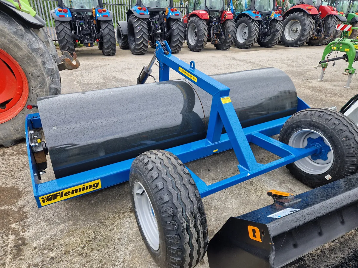 New Fleming 9ft roller on wheels - Image 3