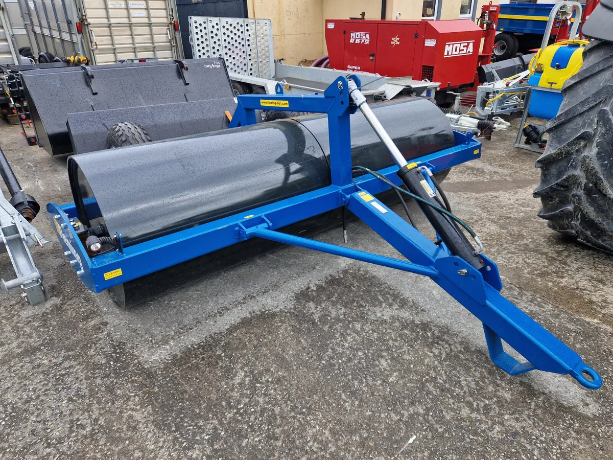New Fleming 9ft roller on wheels - Image 2