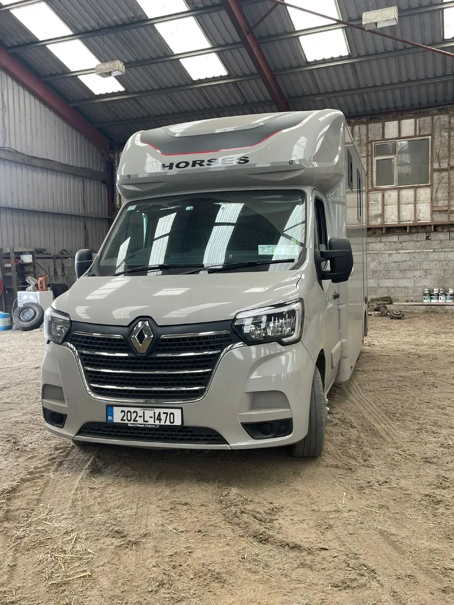 202 Renault Master 2 horse van - Image 2