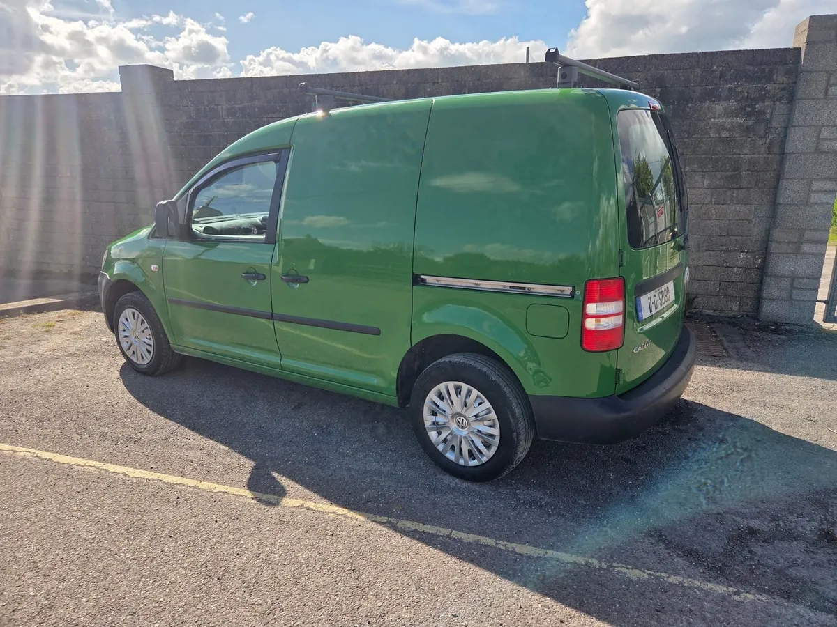 Volkswagen Caddy 2011 - Image 2
