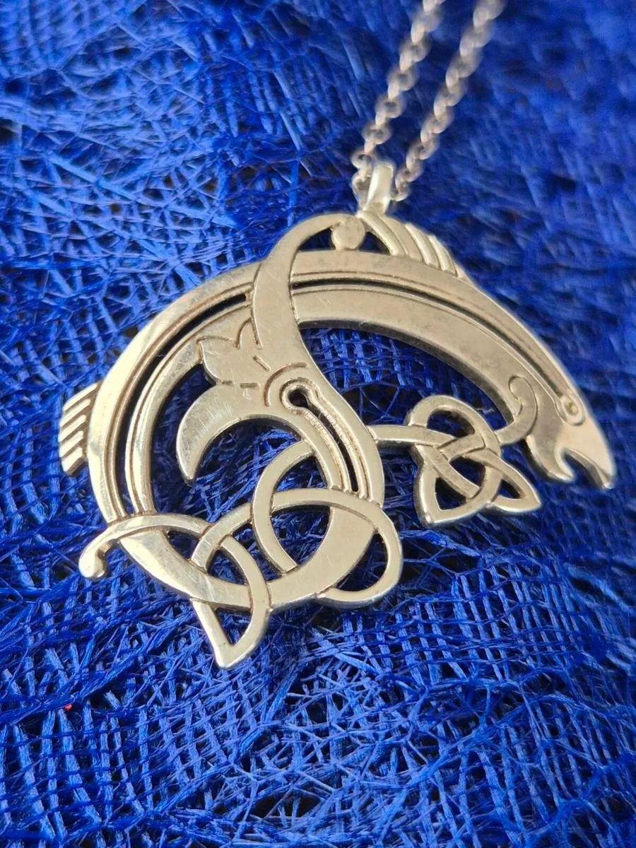 Silver pendand and chain - Image 3