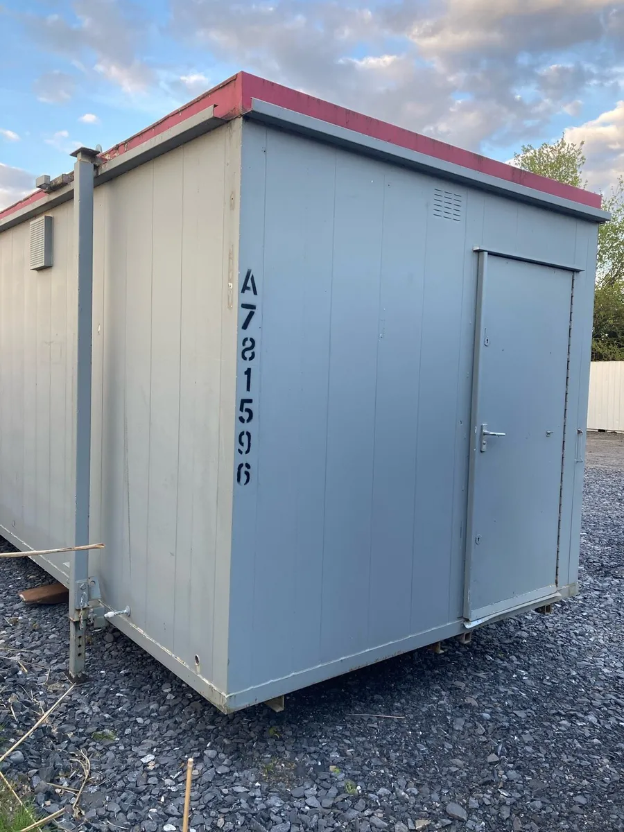 Toilets and Shower Block for sale. - Image 2