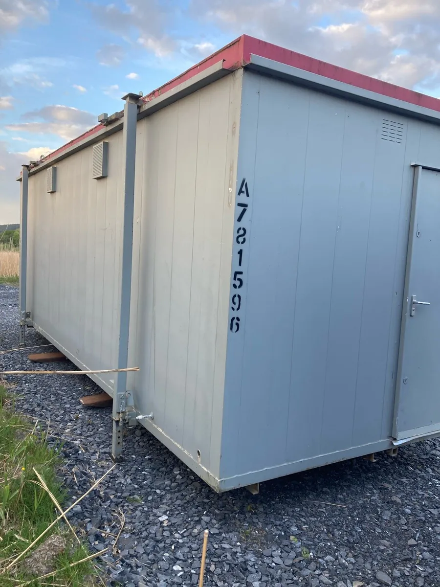Toilets and Shower Block for sale. - Image 3