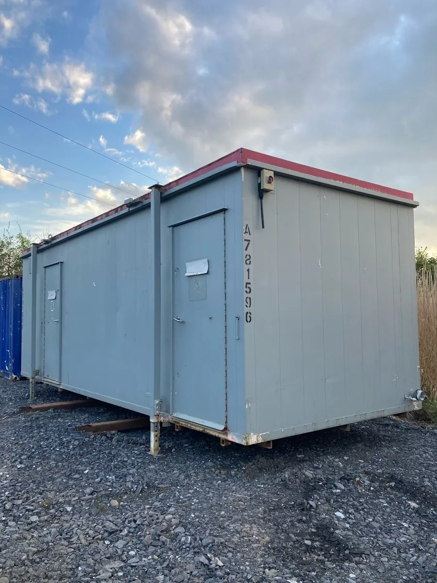 Toilets and Shower Block for sale. - Image 4