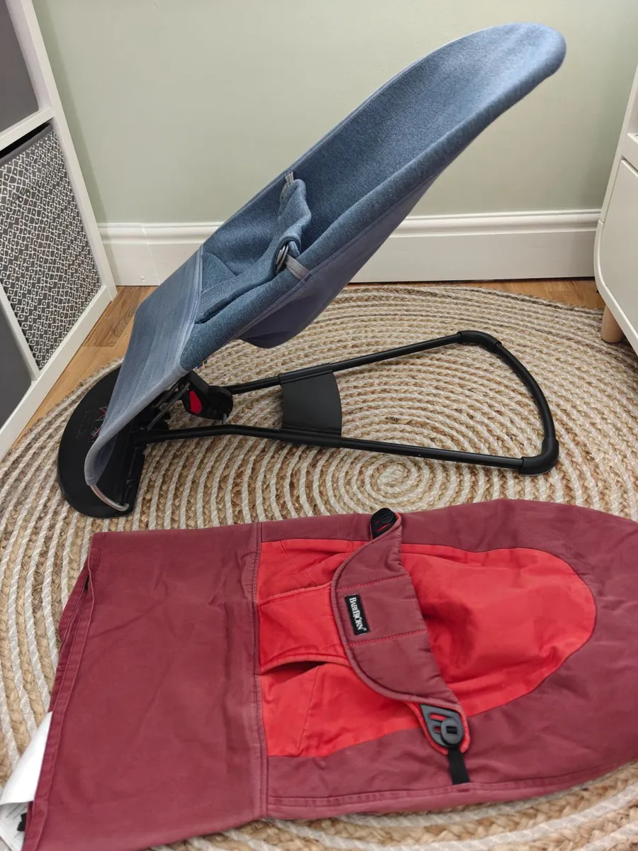 Baby bjorn bouncer with spare cover - Image 2