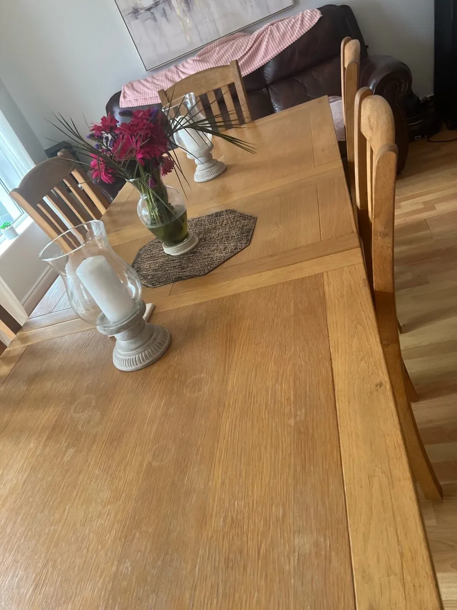 Kitchen table and chairs - Image 2
