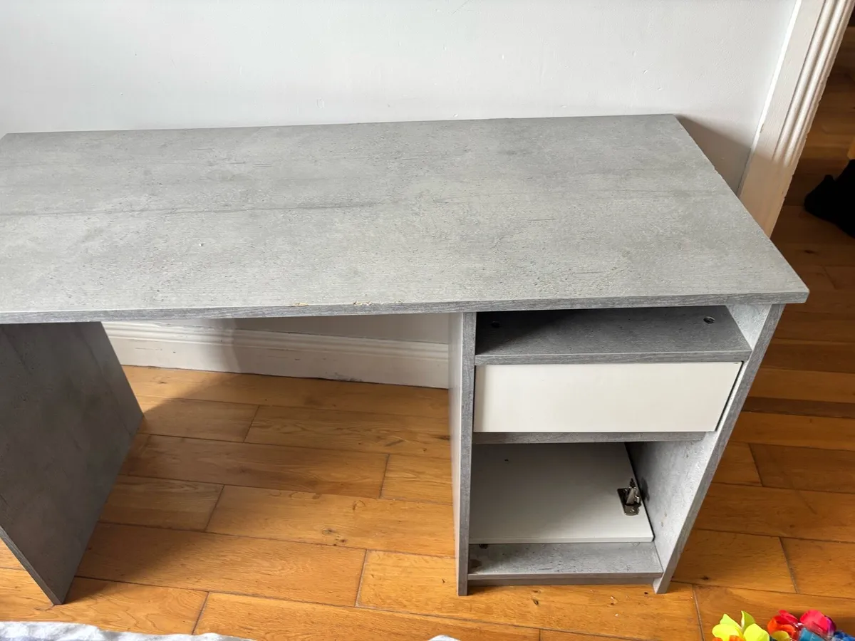 Desk grey and white second hand - Image 1