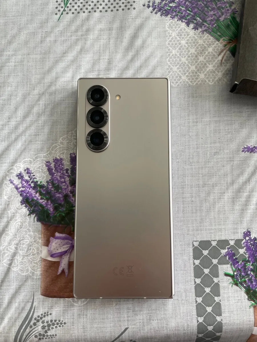 Samsung Z fold 6 - Image 2