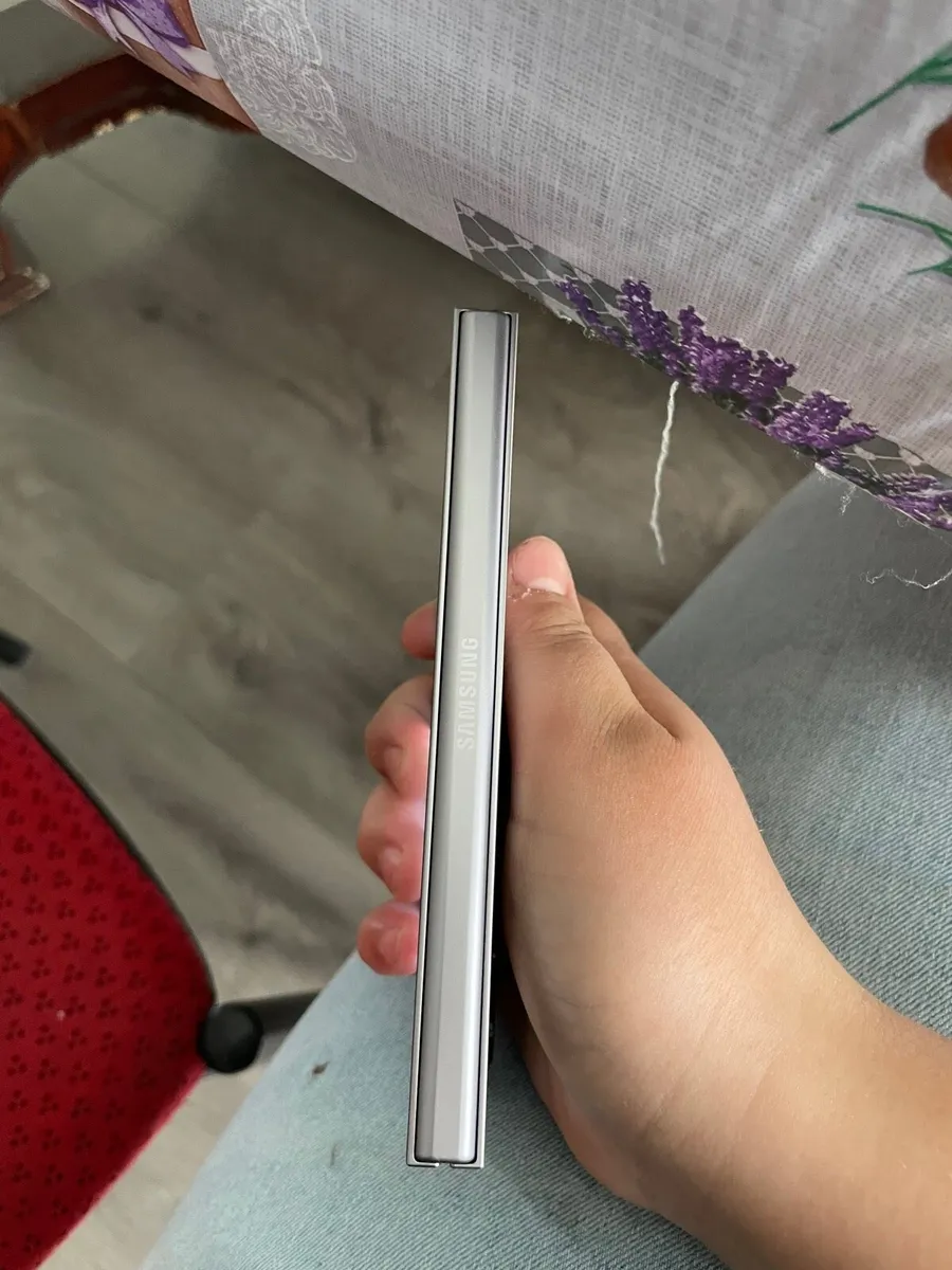 Samsung Z fold 6 - Image 4