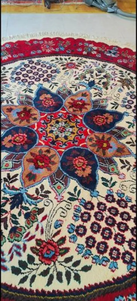 XL 9ft Diameter Round Oriental Hand Knotted Rug - Image 3