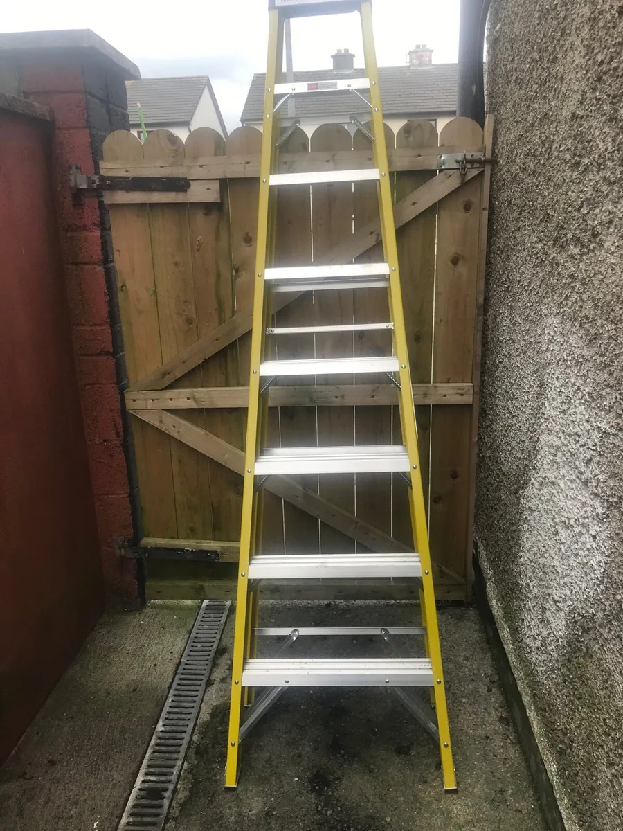 Step ladder for sale - Image 2