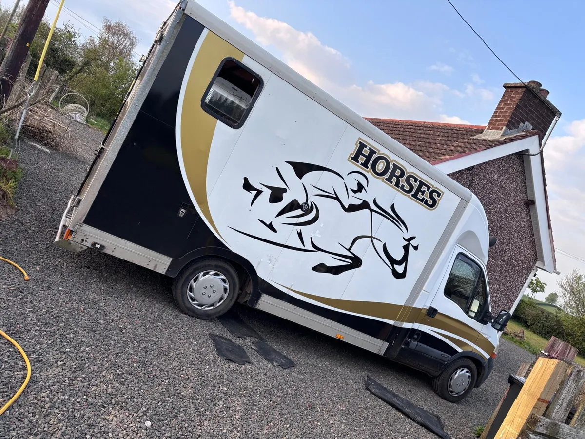 Horse lorry - Image 1