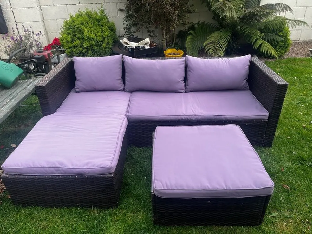 Rattan L shape garden lounge set with table - Image 1