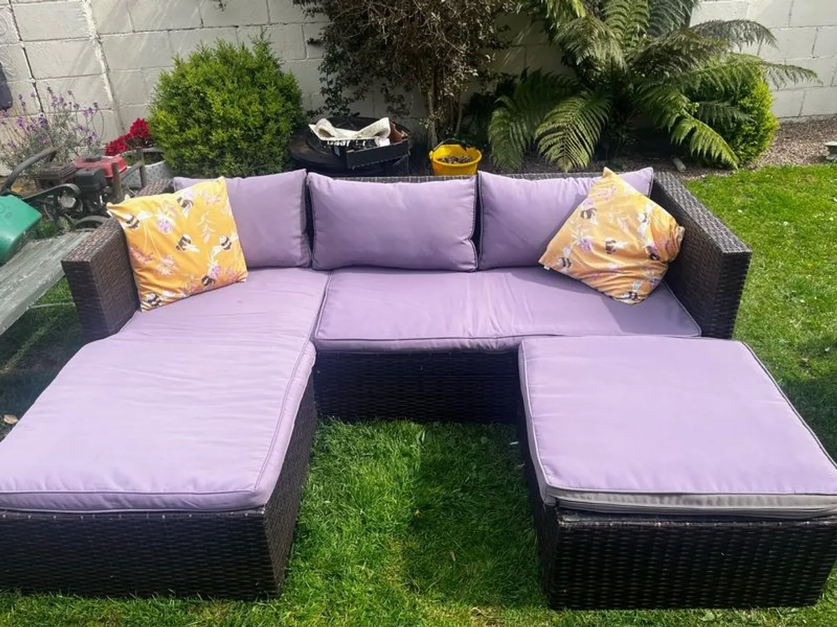 Rattan L shape garden lounge set with table - Image 2