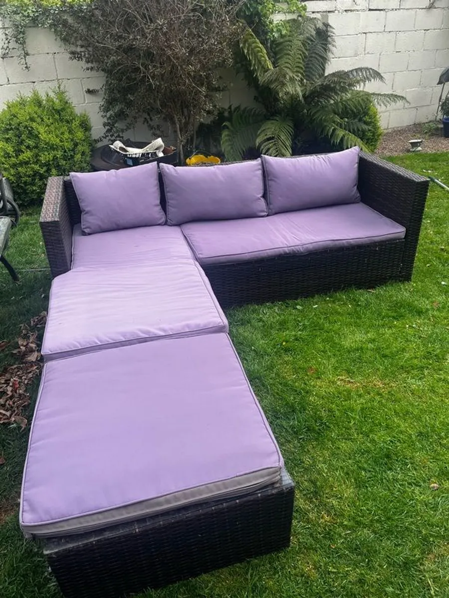 Rattan L shape garden lounge set with table - Image 3