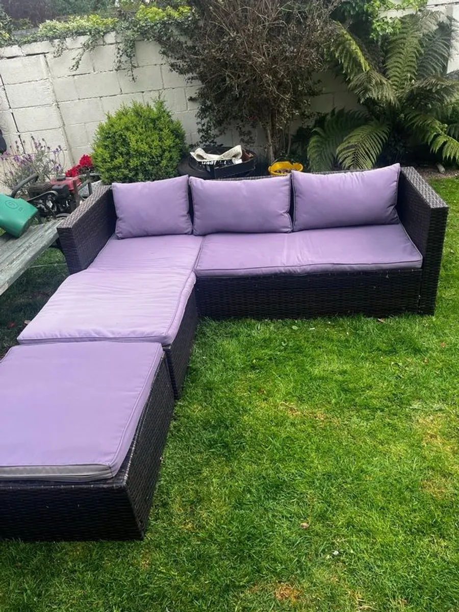 Rattan L shape garden lounge set with table - Image 4