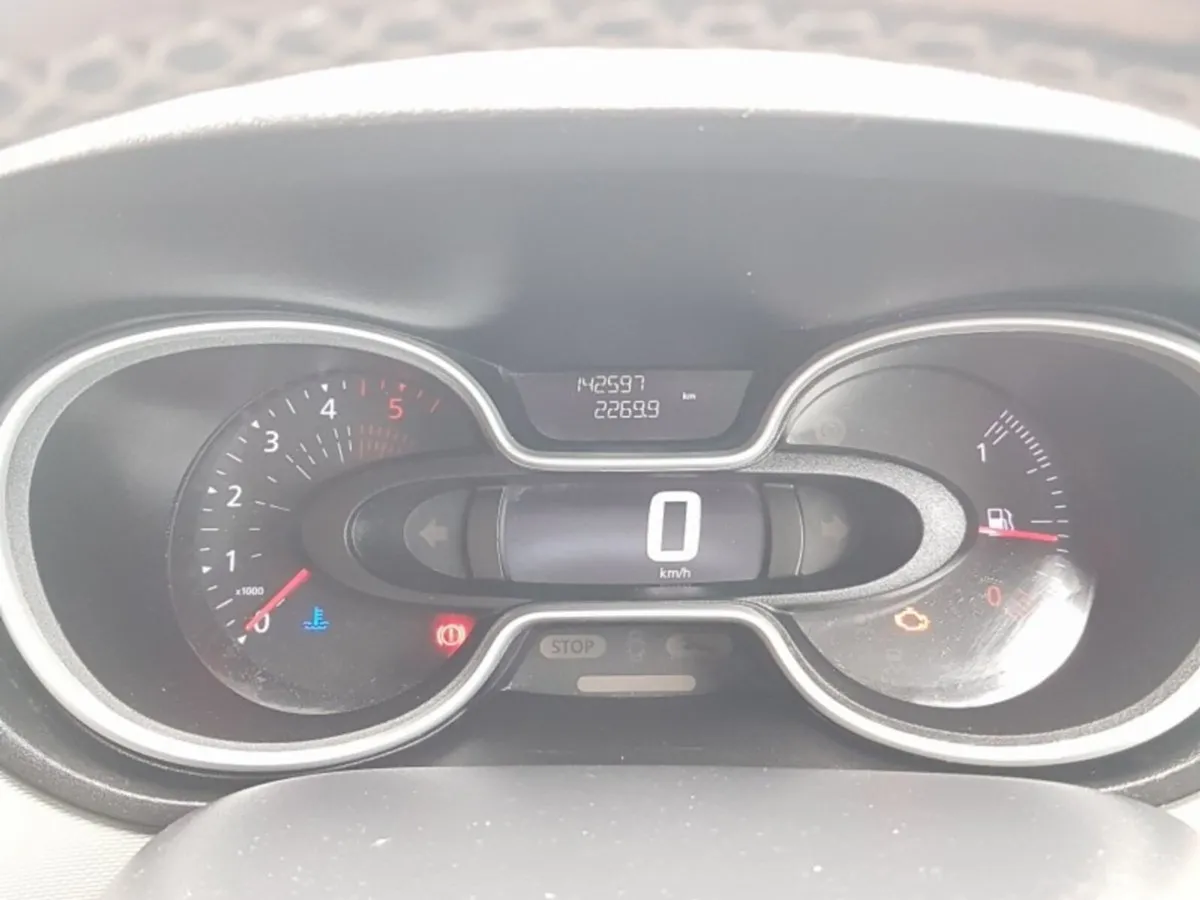 Renault Trafic 2.0 AUTO - Image 2