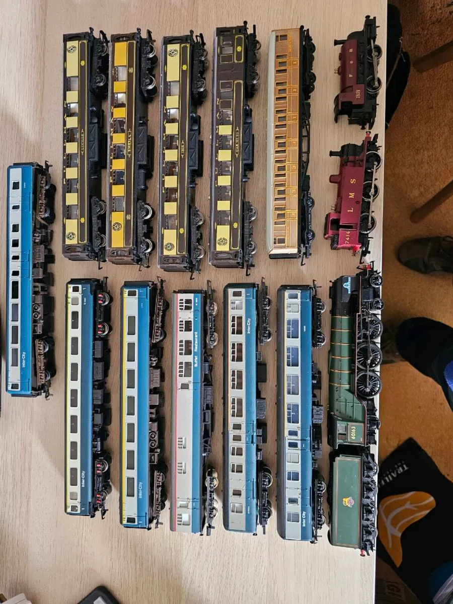 Model steam train and BR coach and pullman car tra - Image 2