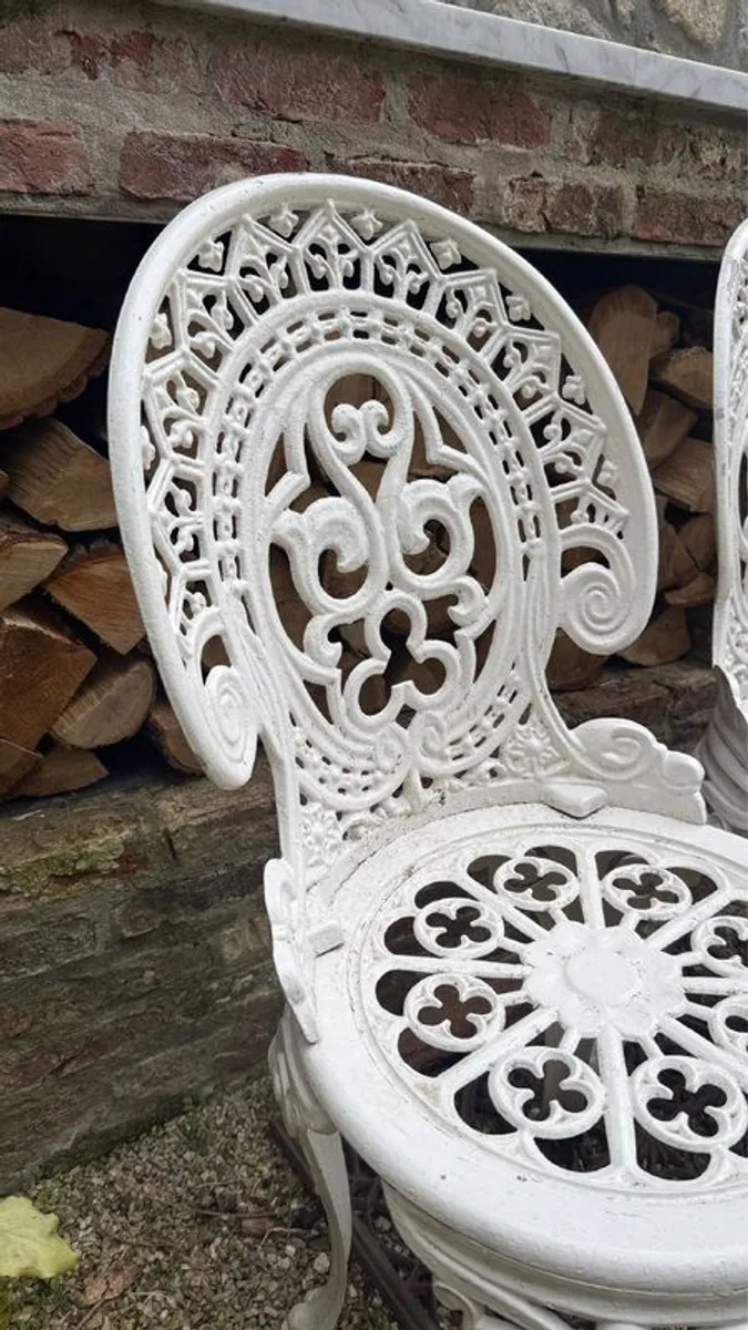 white garden chairs - Image 1