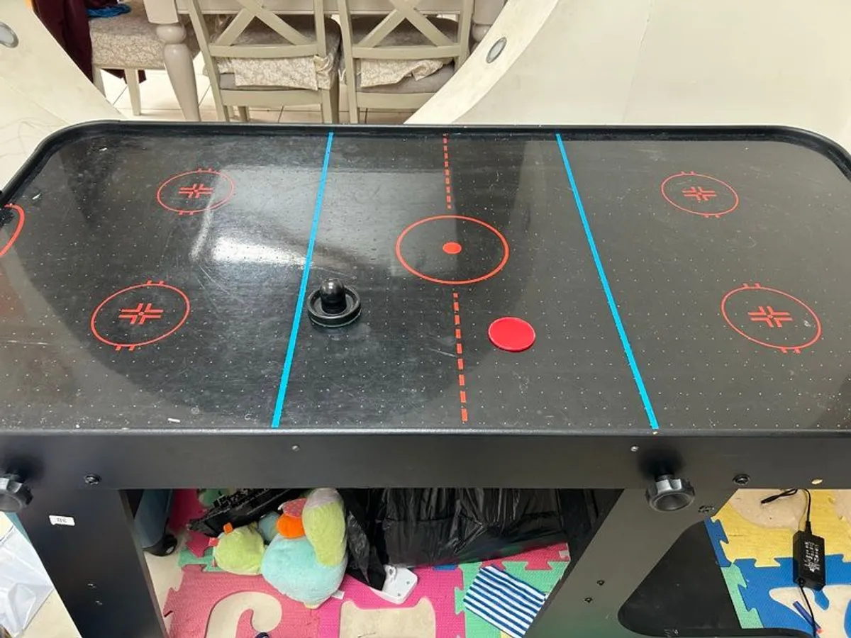 Air hockey table - Image 2