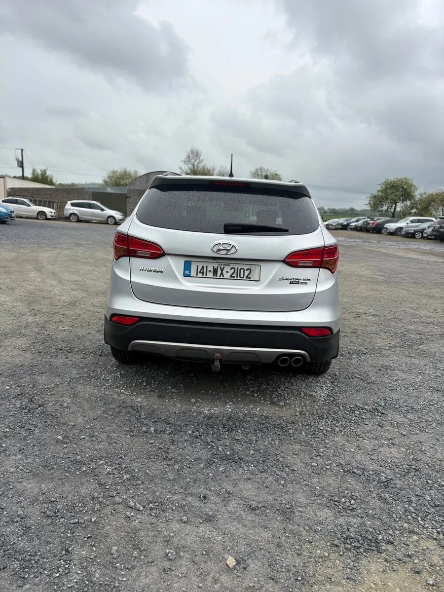 2014 Hyundai Santa Fe 7 seater 4x4 wheel drive - Image 4