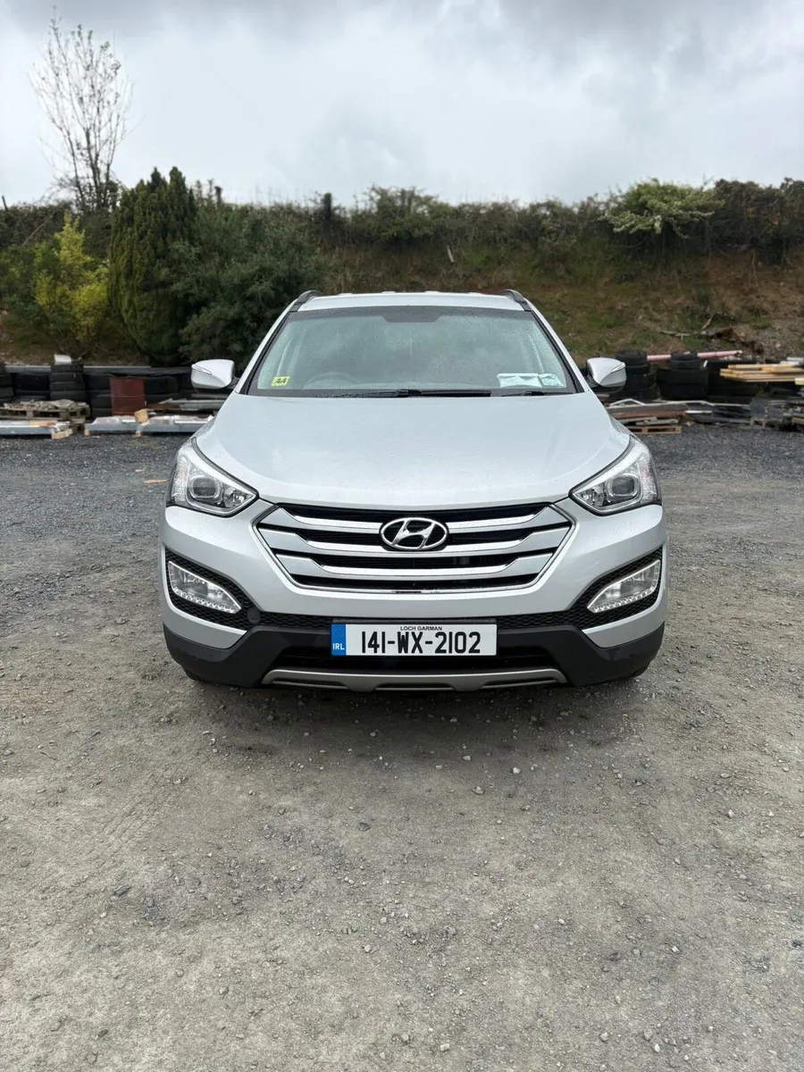 2014 Hyundai Santa Fe 7 seater 4x4 wheel drive - Image 2