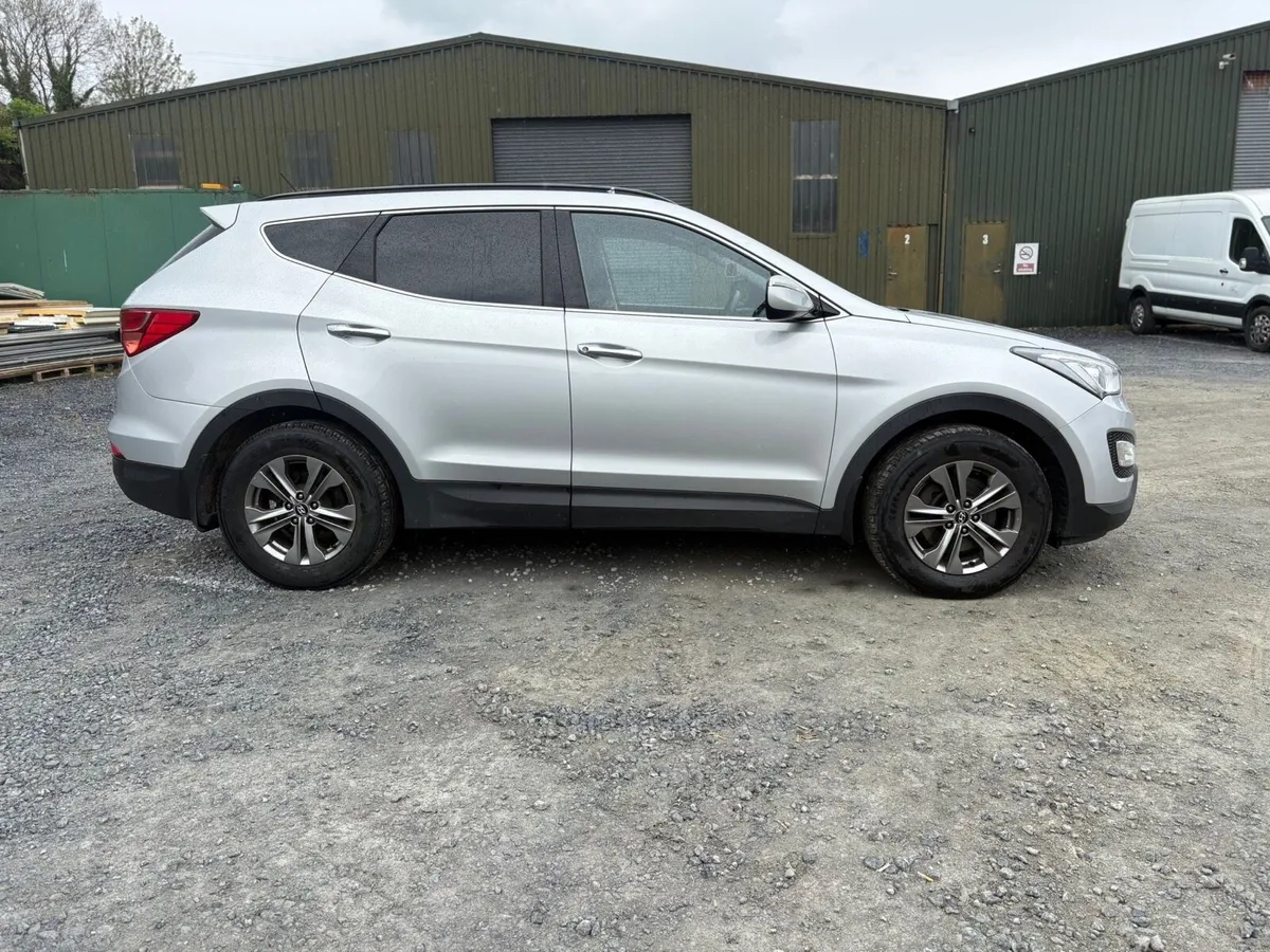 2014 Hyundai Santa Fe 7 seater 4x4 wheel drive - Image 3