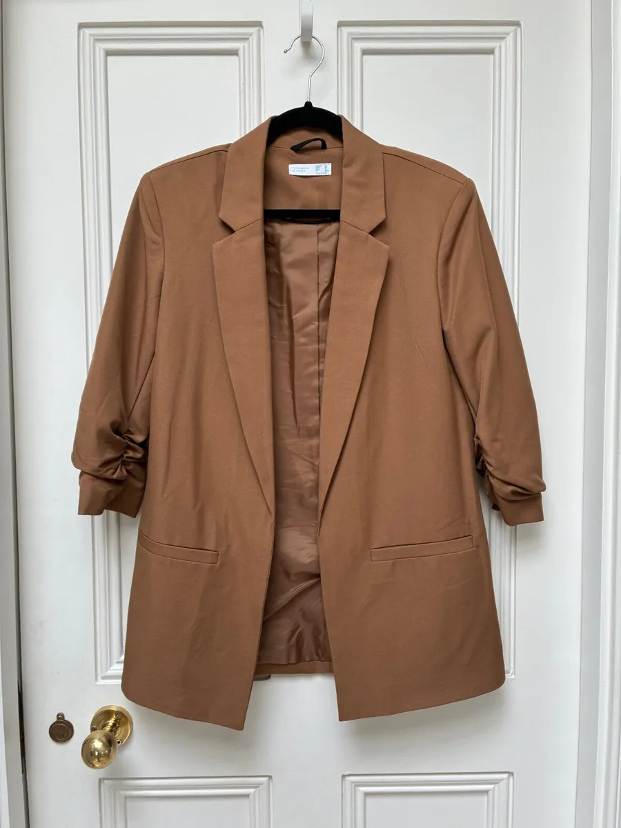 NEW Ladies Blazer with ruched sleeves: Size 10