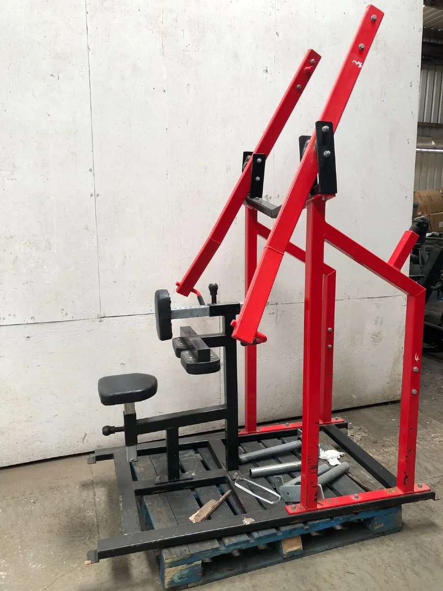 Seated Plate Loaded Lat Pull