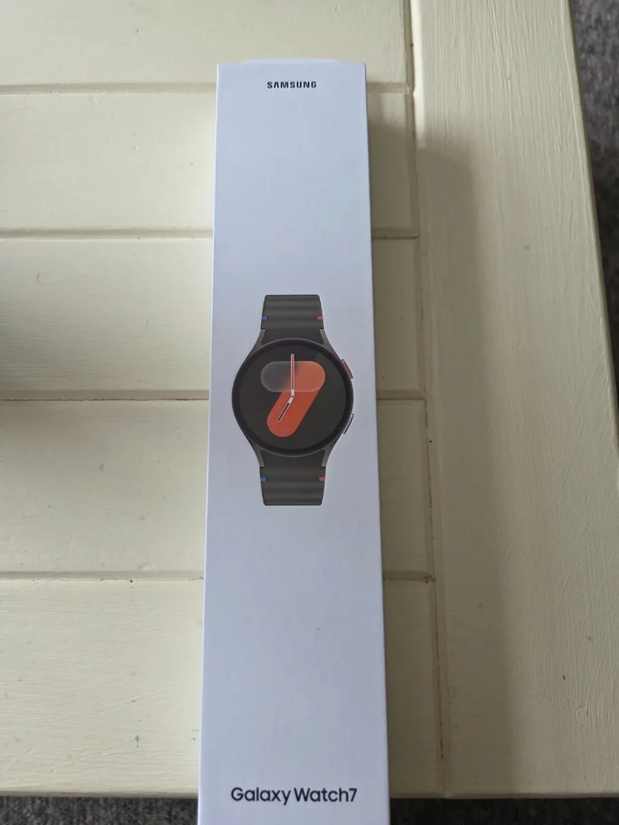 Samsung galaxy watch 7. Green - Image 1