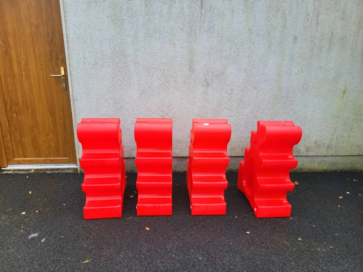 Horse jumps - Image 1