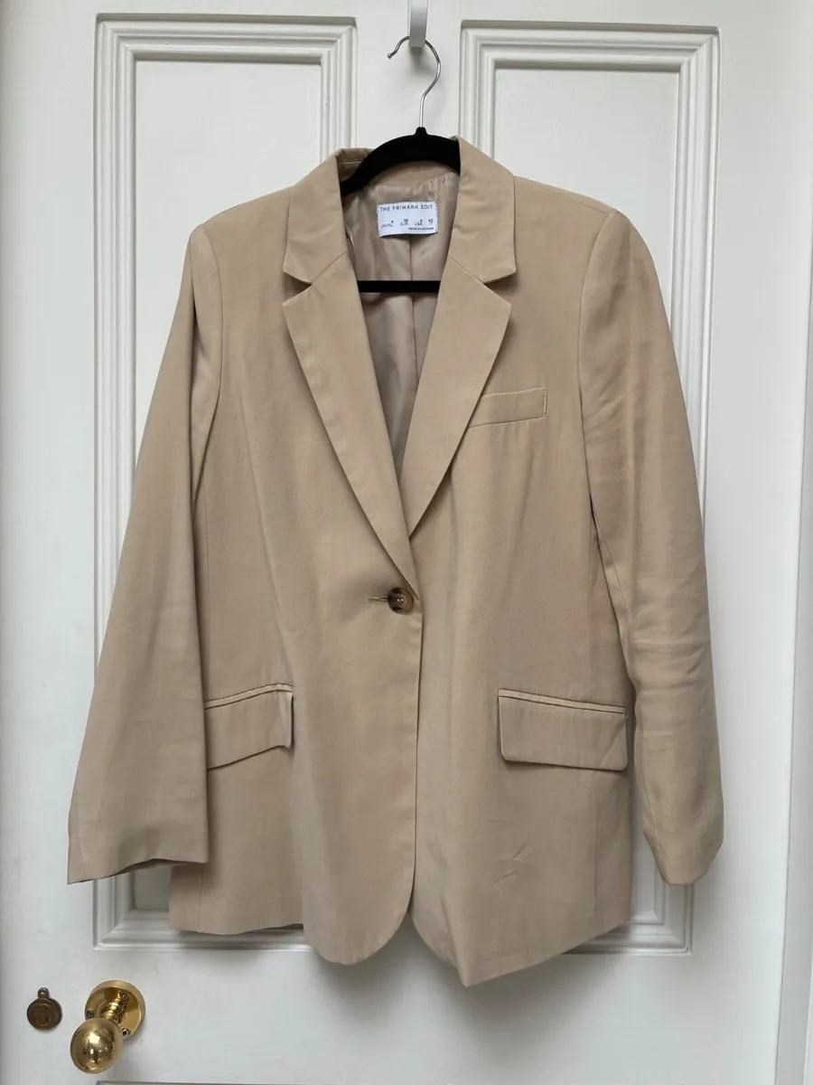 NEW Ladies Cream Blazer : Size 8