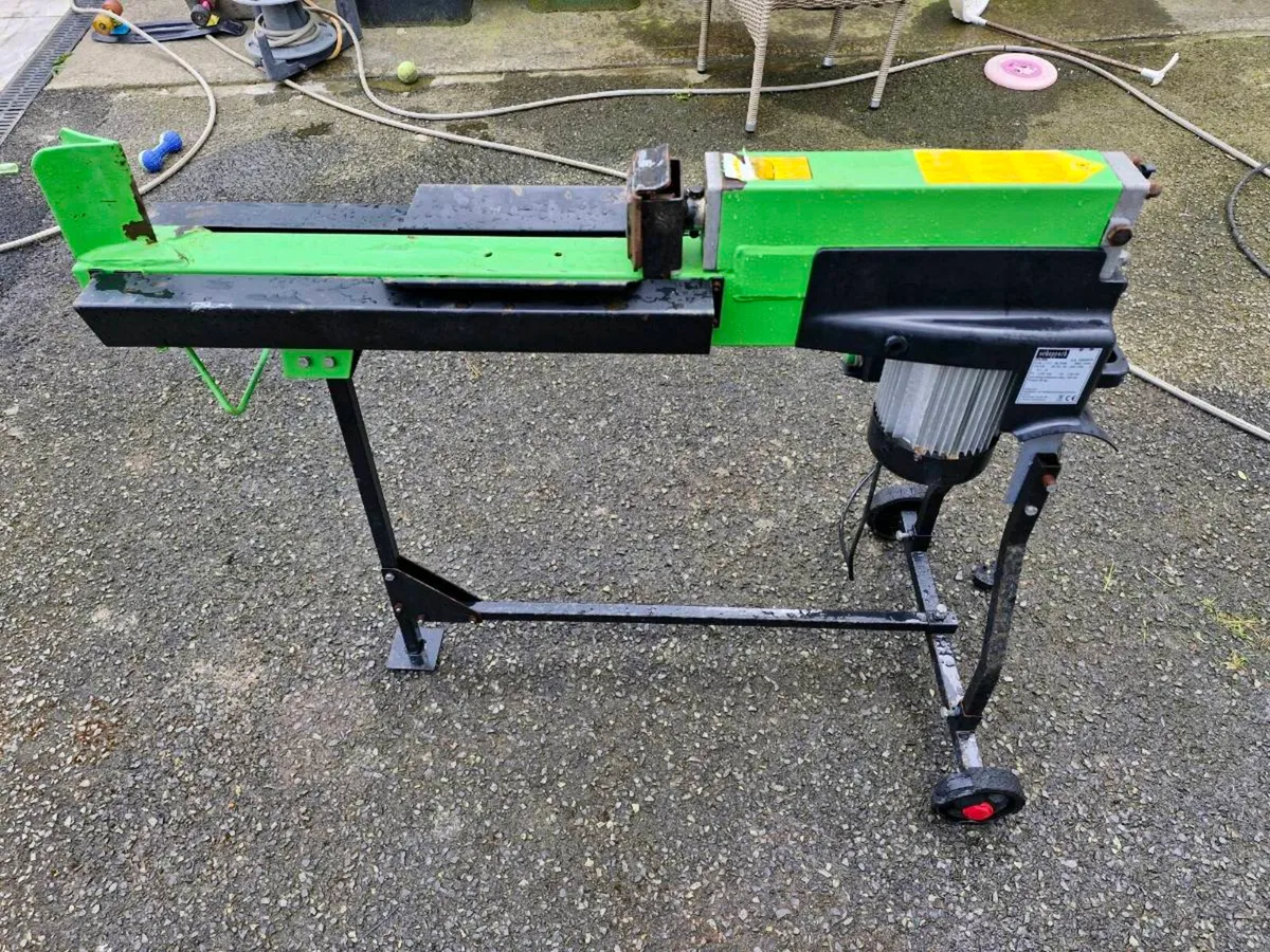 Electric wood log splitter - Image 1