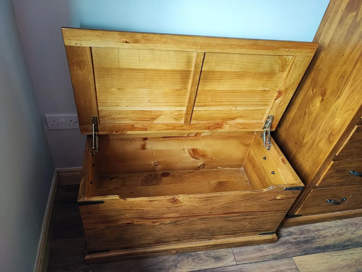 Solid wood bedroom furniture - Image 3