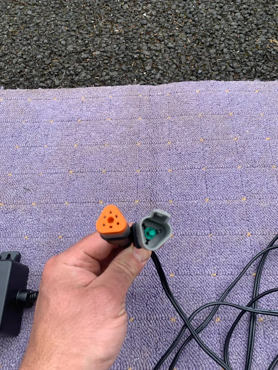 Luba 2 AWD (2024) Power adaptor & cable - Image 4