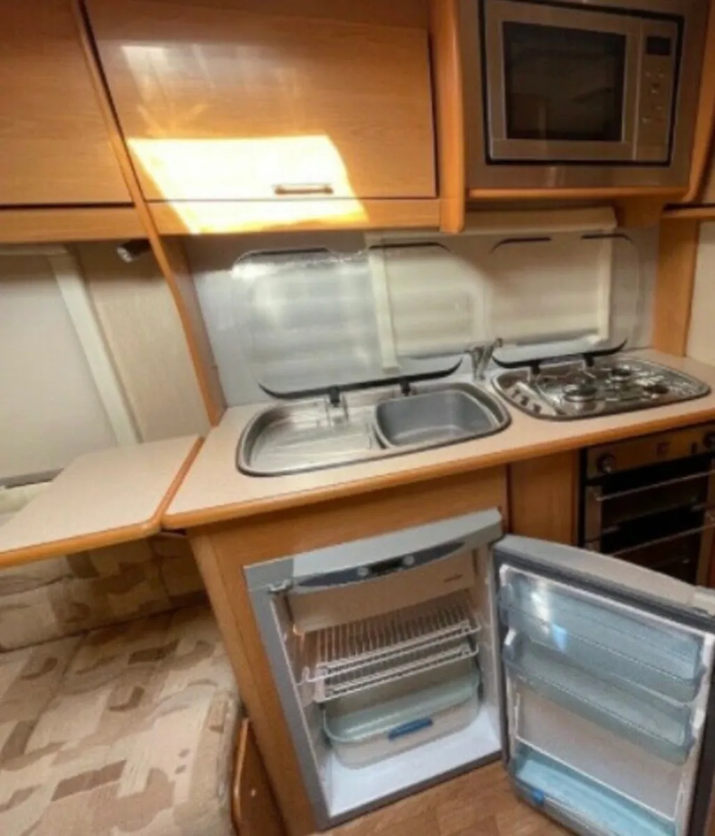 2010 FIXED BED 4 BERTH COMPASS - Image 4