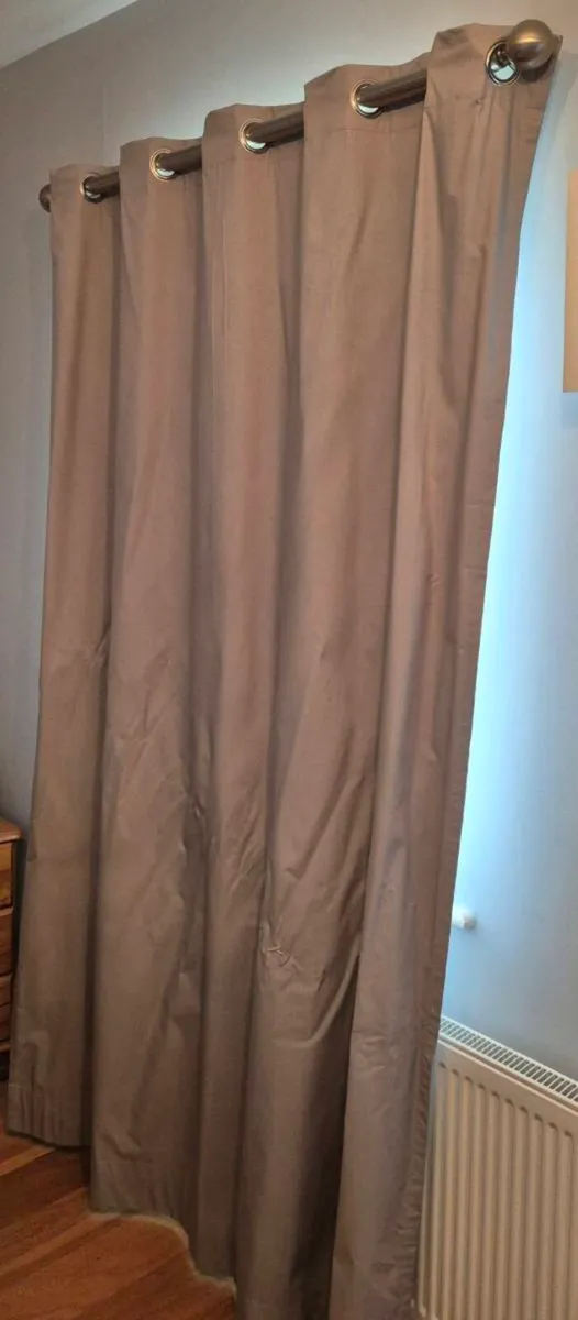 Curtain poles and hold backs - Image 4