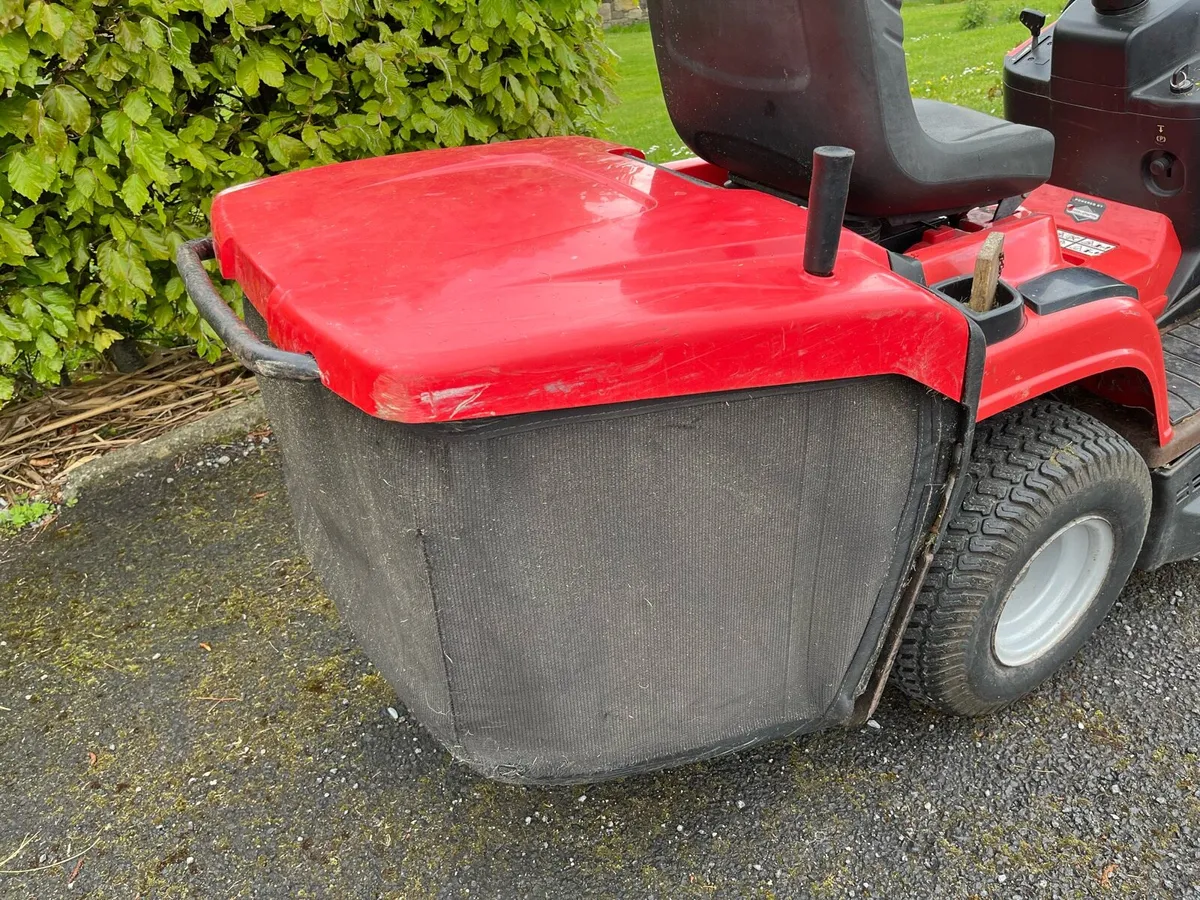 Castlegarden hydro electric clutch ride on lawn - Image 4