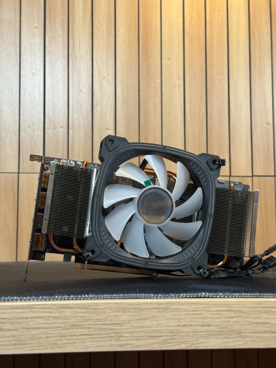 RX 5700XT 8 GB - Image 1