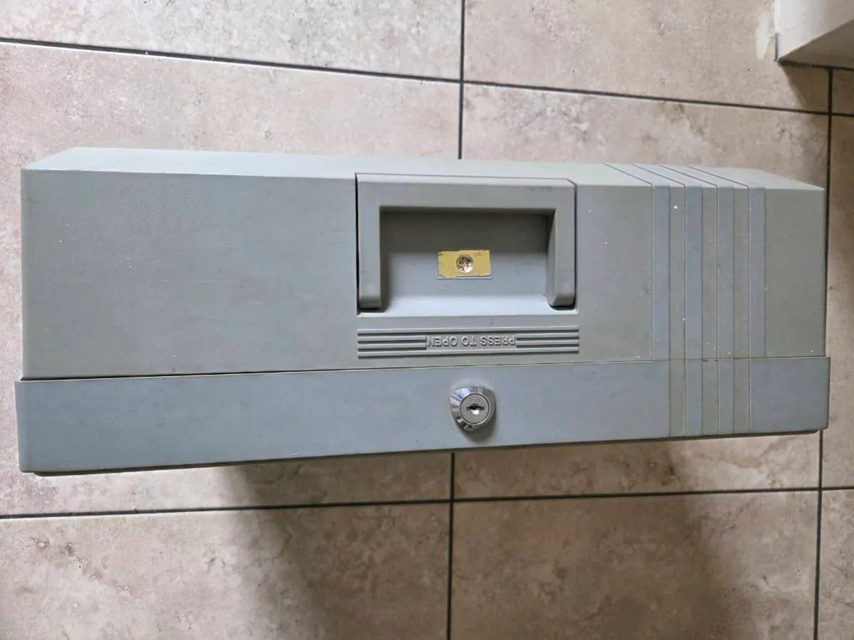 Tool box - Image 1