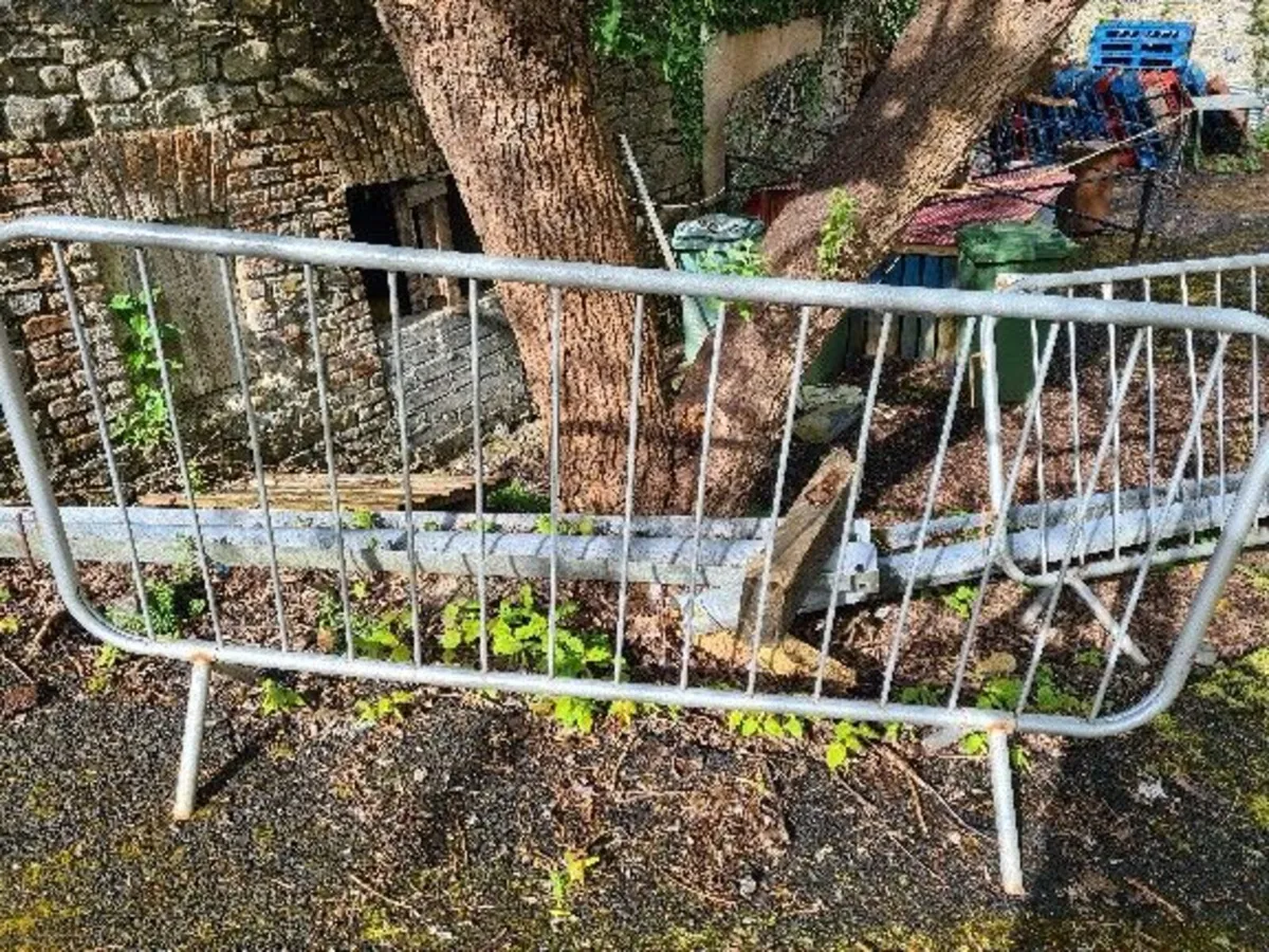 3 x CROWD CONTROL BARRIER 2.3M X 1.1M Galvanized i