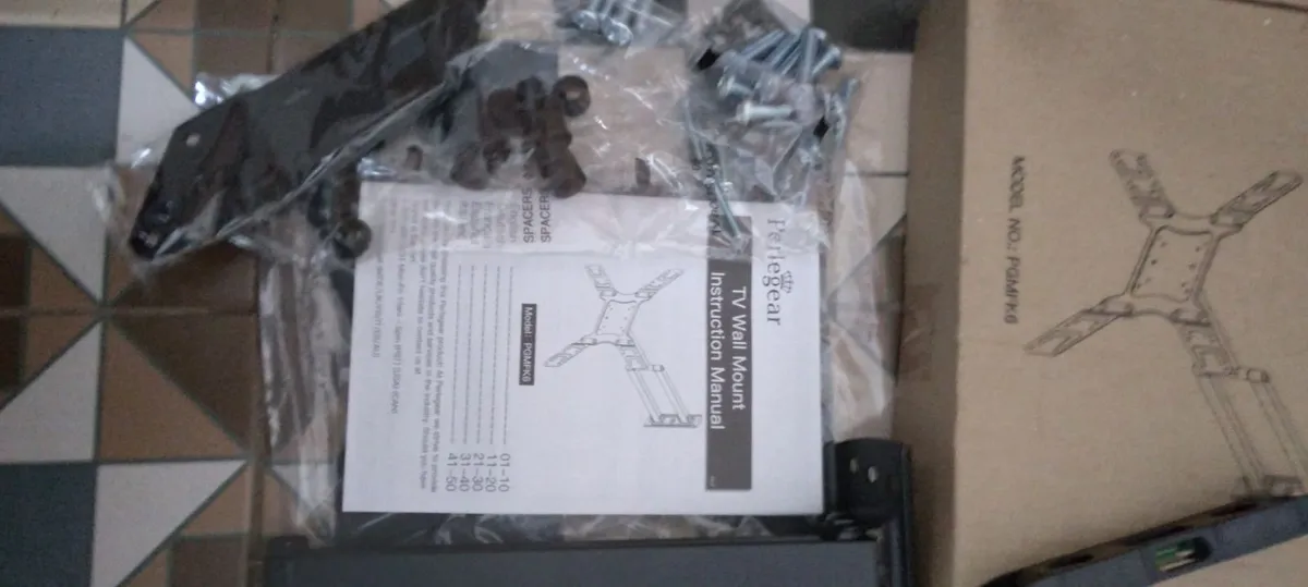 New tv bracket - Image 1