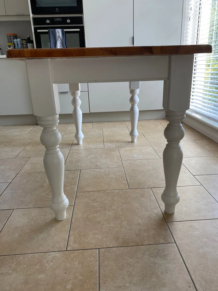 Kitchen table and chairs - Image 3