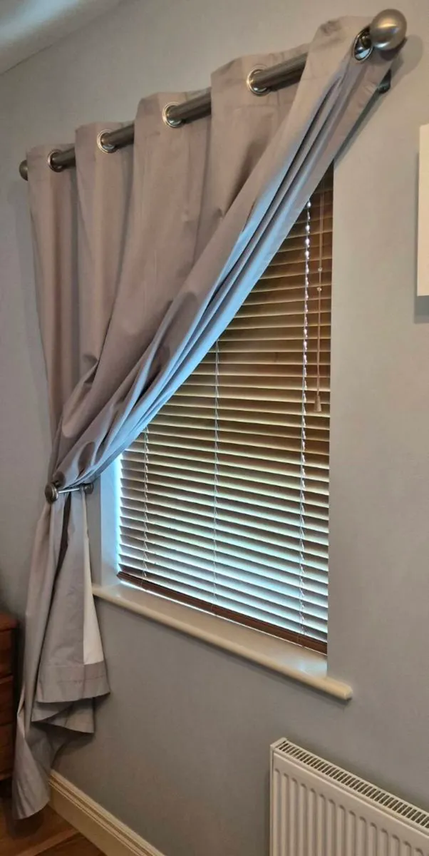 Curtains - Image 2