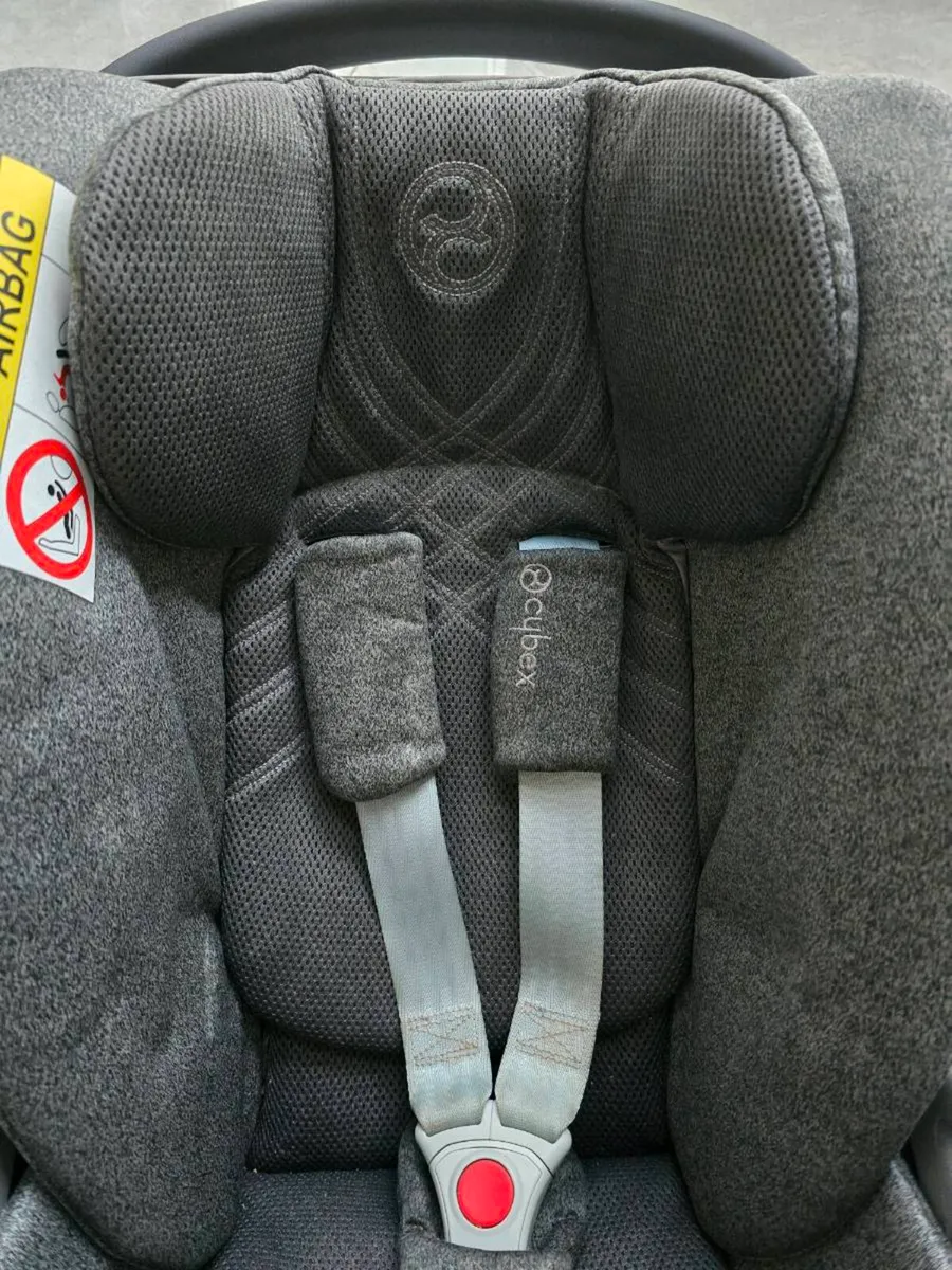 Cybex Cloud T Plus Car Seat & Base T 360° Rotating - Image 2