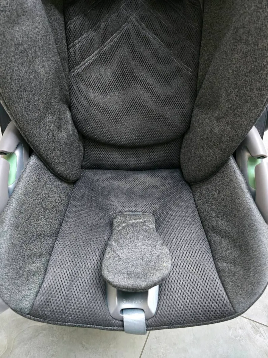 Cybex Cloud T Plus Car Seat & Base T 360° Rotating - Image 4