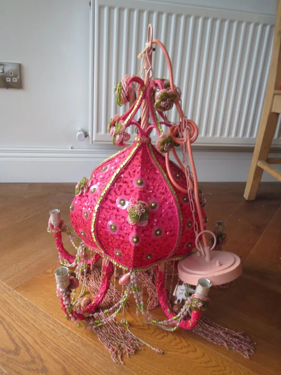stunning bright pink chandelier ceiling light BNWT - Image 2