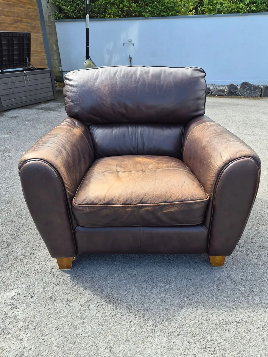 2 Piece Leather sofa set - Image 2