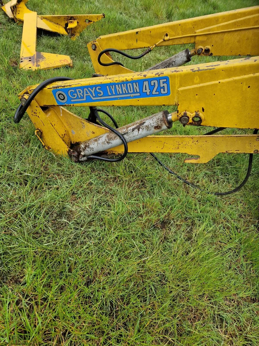 Front loader - Image 1