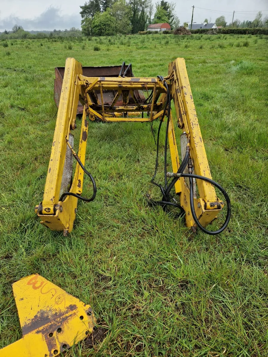 Front loader - Image 2